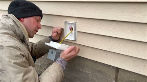 vinyl siding exterior outlet installation